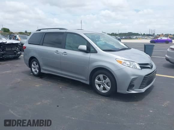 2018 Toyota Sienna LE Auto Access Seat with VIN 5TDKZ3DC5JS939275, listed as a IAAI auction lot 42752731 with 34,362 mi miles and . Bid and sale history available at DreamBid. Image 1.