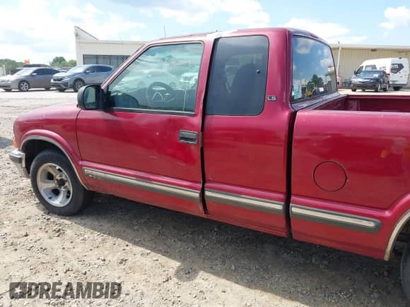 1999 Chevrolet S-10 LS с VIN 1GCCS19X4X8158740, выставлен на аукционе IAAI как лот 42704722 с пробегом 332 285 миль миль и . История ставок и продаж доступна на DreamBid. Изображение 6.
