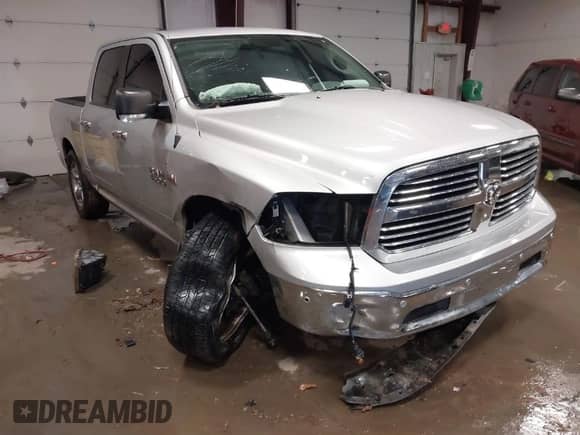 2017 Ram 1500 Big Horn z VIN 1C6RR6LT2HS547932, wystawiony jako IAAI lot #41293077 z przebiegiem 111 714 mil mil oraz . Historia ofert i sprzedaży dostępna na DreamBid. Obrazek 1.