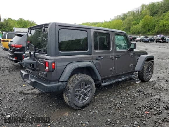 2024 Jeep Wrangler Sport z VIN 1C4PJXKN4RW208552, wystawiony jako Copart lot #55834785 z przebiegiem 45 479 mil mil oraz Szkoda całkowita • Salvage title. Historia ofert i sprzedaży dostępna na DreamBid. Obrazek 3.