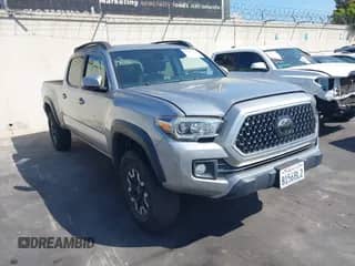 2018 Toyota Tacoma SR5 with VIN 5TFDZ5BN4JX036781, listed as a IAAI auction lot 43357941 with 49,583 mi miles and . Bid and sale history available at DreamBid. Image 1.