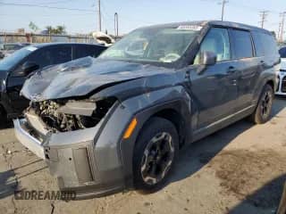 2025 Hyundai Santa Fe SE с VIN 5NMP14GL2SH106679, выставлен на аукционе Copart как лот 68359385 с пробегом 1 438 миль миль и Списание • Salvage title. История ставок и продаж доступна на DreamBid. Изображение 1.