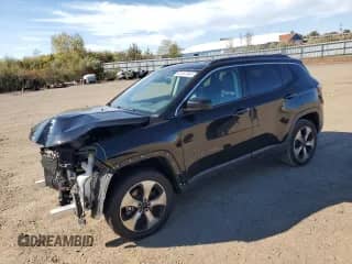 2017 Jeep Compass Latitude z VIN 3C4NJDBB4HT597418, wystawiony jako Copart lot #82307965 z przebiegiem 47 962 mil mil oraz Szkoda całkowita • Salvage title. Historia ofert i sprzedaży dostępna na DreamBid. Obrazek 1.
