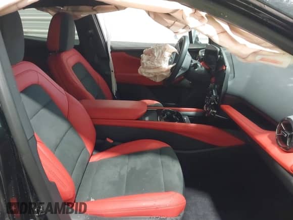 2024 Chevrolet Blazer EV eAWD RS z VIN 3GNKDCRJ9RS171871, wystawiony jako IAAI lot #41325892 z przebiegiem 3 327 mil mil oraz . Historia ofert i sprzedaży dostępna na DreamBid. Obrazek 5.