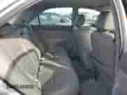 2003 Toyota Camry LE z VIN JTDBE32K830165731, wystawiony jako Copart lot #90081015 z przebiegiem 238 197 mil mil oraz Czysty tytuł • Clean title. Historia ofert i sprzedaży dostępna na DreamBid. Obrazek 10.