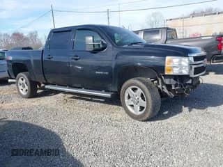 2011 Chevrolet Silverado 2500HD LTZ z VIN 1GC1KYC8XBF249646, wystawiony jako IAAI lot #41766424 z przebiegiem 229 020 mil mil oraz . Historia ofert i sprzedaży dostępna na DreamBid. Obrazek 1.