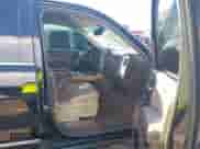 2017 GMC Sierra 1500 SLT z VIN 3GTU2NEC1HG180642, wystawiony jako IAAI lot #43290209 z przebiegiem 137 676 mil mil oraz . Historia ofert i sprzedaży dostępna na DreamBid. Obrazek 5.