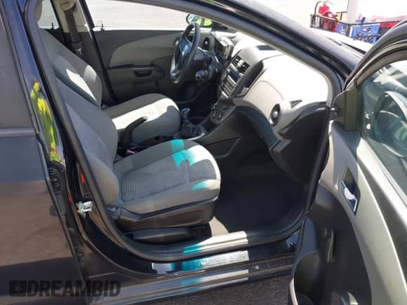 2013 Chevrolet Sonic LS с VIN 1G1JB6SGXD4119046, выставлен на аукционе IAAI как лот 42206990 с пробегом 194 269 миль миль и . История ставок и продаж доступна на DreamBid. Изображение 5.