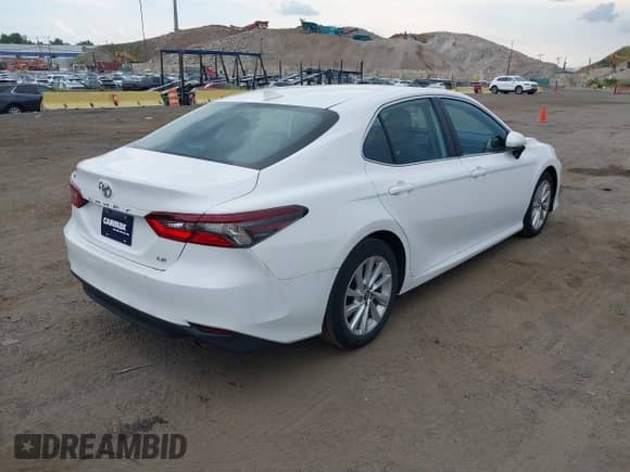 2021 Toyota Camry LE z VIN 4T1C11AK3MU424931, wystawiony jako IAAI lot #42981102 z przebiegiem 42 246 mil mil oraz . Historia ofert i sprzedaży dostępna na DreamBid. Obrazek 4.