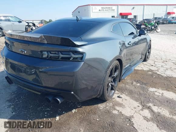 2018 Chevrolet Camaro 2SS z VIN 1G1FH1R78J0108224, wystawiony jako IAAI lot #43204029 z przebiegiem 28 372 mil mil oraz . Historia ofert i sprzedaży dostępna na DreamBid. Obrazek 4.