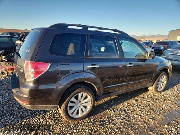 2011 Subaru Forester X Limited z VIN JF2SHAECXBH721135, wystawiony jako Copart lot #84920945 z przebiegiem 180 170 mil mil oraz Czysty tytuł • Clean title. Historia ofert i sprzedaży dostępna na DreamBid. Obrazek 3.