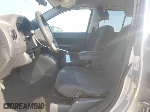 2012 Jeep Compass Sport с VIN 1C4NJCBA7CD550612, выставлен на аукционе Copart как лот 82494375 с пробегом 183 730 миль миль и Списание • Salvage title. История ставок и продаж доступна на DreamBid. Изображение 7.
