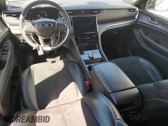 2024 Jeep Grand Cherokee Altitude z VIN 1C4RJGAG4R8546470, wystawiony jako Copart lot #49903385 z przebiegiem 19 806 mil mil oraz Czysty tytuł • Clean title. Historia ofert i sprzedaży dostępna na DreamBid. Obrazek 8.