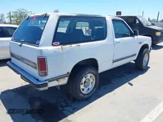 1984 Chevrolet Blazer z VIN 1G8CT18B1E8186120, wystawiony jako IAAI lot #42819790 z przebiegiem 33 107 mil mil oraz . Historia ofert i sprzedaży dostępna na DreamBid. Obrazek 4.