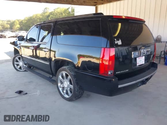 2007 Cadillac Escalade ESV с VIN 1GYFK66867R315079, выставлен на аукционе IAAI как лот 43352131 с пробегом Не указан миль и . История ставок и продаж доступна на DreamBid. Изображение 3.