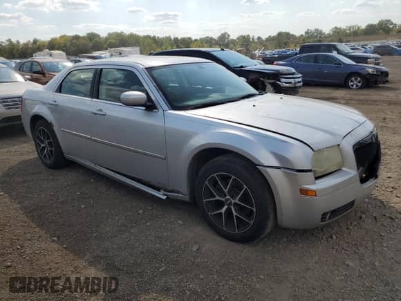 2008 Chrysler 300 Touring с VIN 2C3KA53G58H309082, выставлен на аукционе Copart как лот 71548185 с пробегом 175 737 миль миль и Списание • Salvage title. История ставок и продаж доступна на DreamBid. Изображение 4.