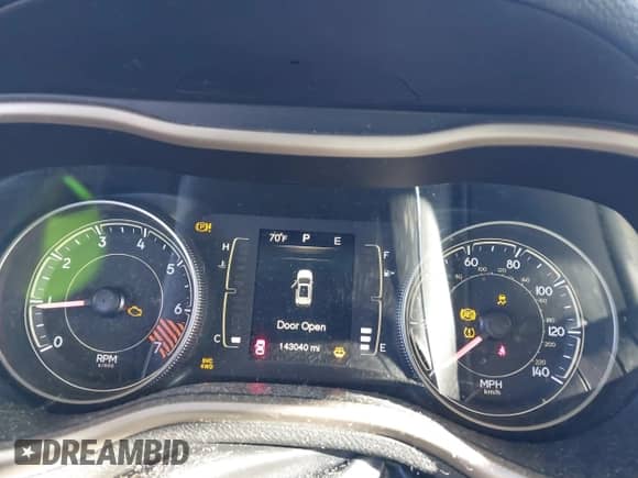 2014 Jeep Cherokee Latitude с VIN 1C4PJMCB2EW165777, выставлен на аукционе IAAI как лот 43404803 с пробегом 143 040 миль миль и . История ставок и продаж доступна на DreamBid. Изображение 7.