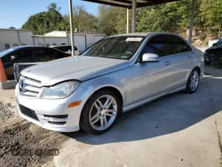 2013 Mercedes-Benz C 250 Sport с VIN WDDGF4HB1DR298978, выставлен на аукционе Copart как лот 86149015 с пробегом 123 706 миль миль и Чистый • Clean title. История ставок и продаж доступна на DreamBid. Изображение 1.