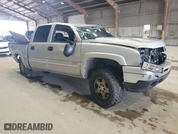 2006 Chevrolet Silverado 1500 LT3 z VIN 2GCEK13T561192377, wystawiony jako Copart lot #81331635 z przebiegiem 306 551 mil mil oraz Szkoda całkowita • Salvage title. Historia ofert i sprzedaży dostępna na DreamBid. Obrazek 4.