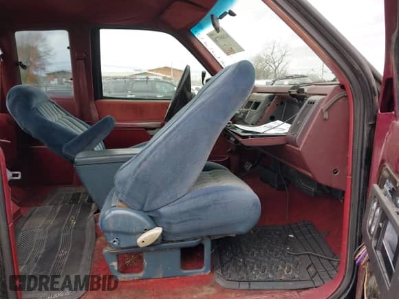 1994 GMC Sierra 1500 with VIN 2GTEC19K7R1533441, listed as a IAAI auction lot 41880776 with 221,449 mi miles and . Bid and sale history available at DreamBid. Image 5.