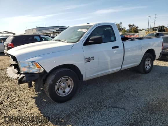 2020 Ram 1500 Tradesman z VIN 3C6JR6DGXLG169051, wystawiony jako Copart lot #50060715 z przebiegiem 108 962 mil mil oraz Szkoda całkowita • Salvage title. Historia ofert i sprzedaży dostępna na DreamBid. Obrazek 1.