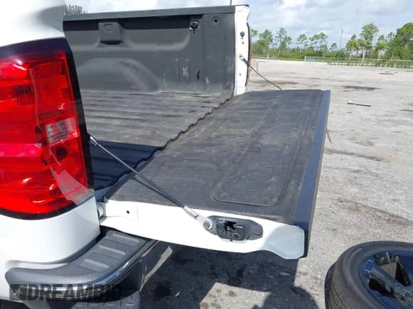 2014 Chevrolet Silverado 1500 LT with VIN 3GCUKREC4EG165040, listed as a IAAI auction lot 42496096 with 145,527 mi miles and . Bid and sale history available at DreamBid. Image 18.