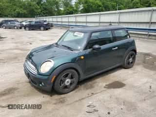 2007 MINI Hardtop with VIN WMWMF33537TL77985, listed as a Copart auction lot 61908635 with 180,470 mi miles and Salvage title. Bid and sale history available at DreamBid. Image 1.