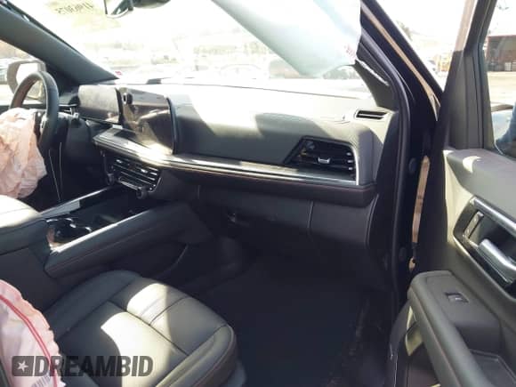 2025 Chevrolet Tahoe RST z VIN 1GNS6RRD1SR108439, wystawiony jako IAAI lot #41963075 z przebiegiem 5 388 mil mil oraz . Historia ofert i sprzedaży dostępna na DreamBid. Obrazek 5.