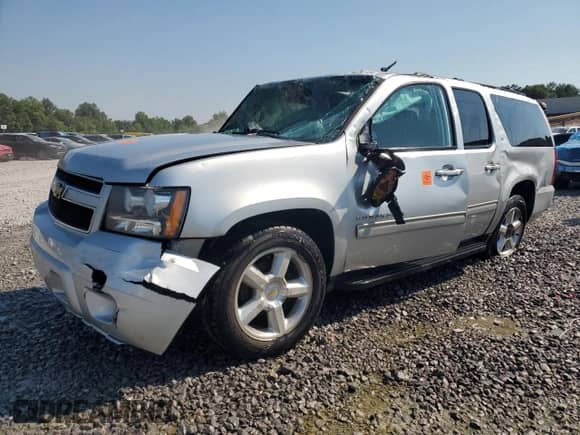 2012 Chevrolet Suburban LT с VIN 1GNSCJE0XCR265806, выставлен на аукционе Copart как лот 61423015 с пробегом Не указан миль и На запчасти • Non repairable. История ставок и продаж доступна на DreamBid. Изображение 1.