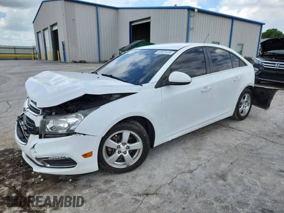 2015 Chevrolet Cruze LT z VIN 1G1PD5SBXF7199484, wystawiony jako Copart lot #63982425 z przebiegiem 97 856 mil mil oraz Szkoda całkowita • Salvage title. Historia ofert i sprzedaży dostępna na DreamBid. Obrazek 1.