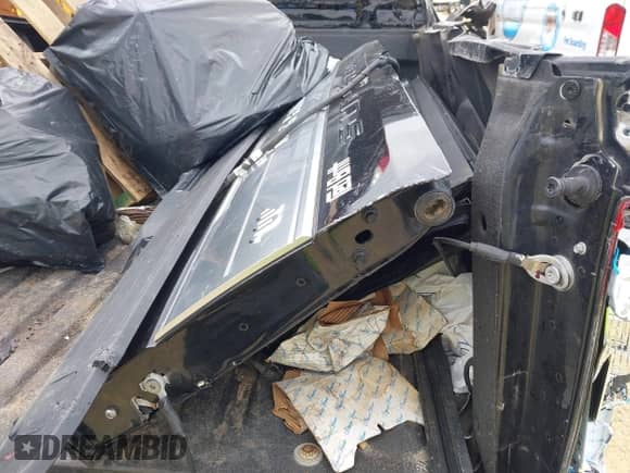 2019 Ford F-250 XL with VIN 1FT7W2BT8KEC95659, listed as a IAAI auction lot 43000736 with 126,906 mi miles and . Bid and sale history available at DreamBid. Image 11.