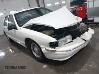 1996 Chevrolet Caprice 1SA Special Value z VIN 1G1BL52P3TR165928, wystawiony jako IAAI lot #41271004 z przebiegiem 130 794 mil mil oraz . Historia ofert i sprzedaży dostępna na DreamBid. Obrazek 1.