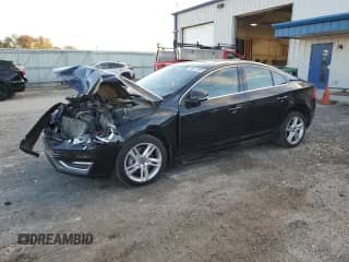 2015 Volvo S60 T5 Premier z VIN YV1612TK6F1356594, wystawiony jako Copart lot #90871905 z przebiegiem 217 593 mil mil oraz Nie do naprawy • Non repairable. Historia ofert i sprzedaży dostępna na DreamBid. Obrazek 1.