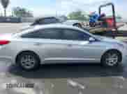 2017 Hyundai Sonata SE z VIN 5NPE24AF4HH557597, wystawiony jako IAAI lot #43262331 z przebiegiem 93 975 mil mil oraz . Historia ofert i sprzedaży dostępna na DreamBid. Obrazek 13.