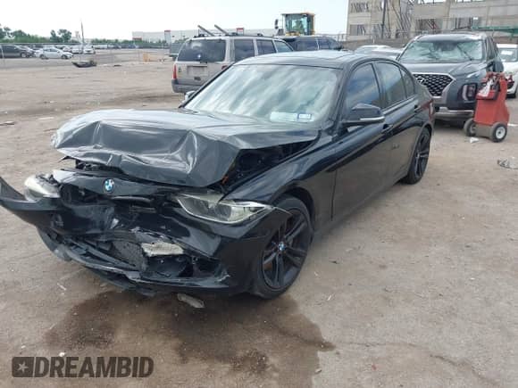 2013 BMW 3 Series 335i с VIN WBA3A9G59DNN67412, выставлен на аукционе IAAI как лот 42494772 с пробегом 111 291 миль миль и . История ставок и продаж доступна на DreamBid. Изображение 17.