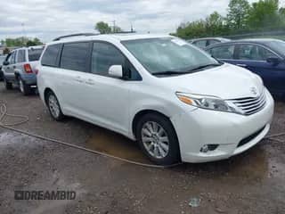 2015 Toyota Sienna XLE с VIN 5TDYK3DC3FS529256, выставлен на аукционе IAAI как лот 42172570 с пробегом 163 725 миль миль и . История ставок и продаж доступна на DreamBid. Изображение 1.