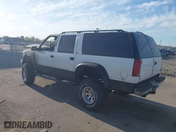1995 Chevrolet Suburban с VIN 1GNFK16K9SJ309229, выставлен на аукционе IAAI как лот 42028356 с пробегом Не указан миль и . История ставок и продаж доступна на DreamBid. Изображение 3.