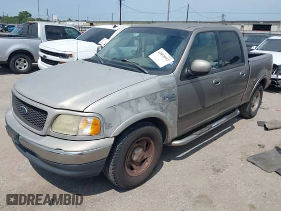 2002 Ford F-150 XLT z VIN 1FTRW076X2KB62595, wystawiony jako IAAI lot #43058055 z przebiegiem 258 708 mil mil oraz . Historia ofert i sprzedaży dostępna na DreamBid. Obrazek 17.