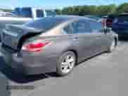 2015 Nissan Altima S z VIN 1N4AL3AP8FC279221, wystawiony jako IAAI lot #43339888 z przebiegiem 191 147 mil mil oraz . Historia ofert i sprzedaży dostępna na DreamBid. Obrazek 4.