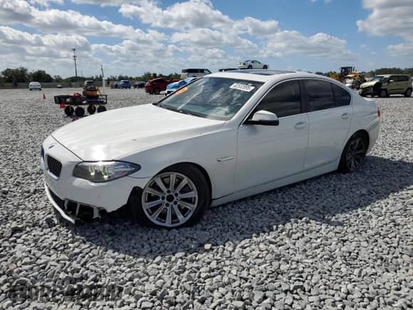 2015 BMW 5 Series 528i с VIN WBA5A5C5XFD517411, выставлен на аукционе Copart как лот 82532895 с пробегом 75 583 миль миль и Списание • Salvage title. История ставок и продаж доступна на DreamBid. Изображение 1.