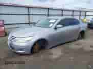 2009 Hyundai Genesis z VIN KMHGC46F69U064960, wystawiony jako IAAI lot #41954868 z przebiegiem 136 111 mil mil oraz . Historia ofert i sprzedaży dostępna na DreamBid. Obrazek 2.
