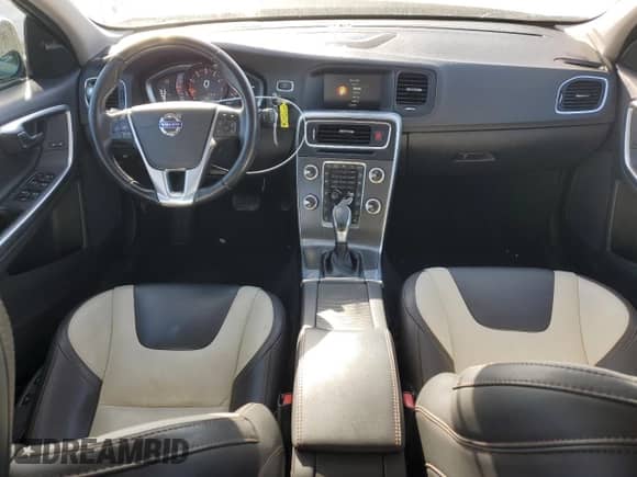 2016 Volvo S60 T5 Platinum с VIN YV4612UM9G2000798, выставлен на аукционе Copart как лот 51291625 с пробегом 79 181 миль миль и Списание • Salvage title. История ставок и продаж доступна на DreamBid. Изображение 8.