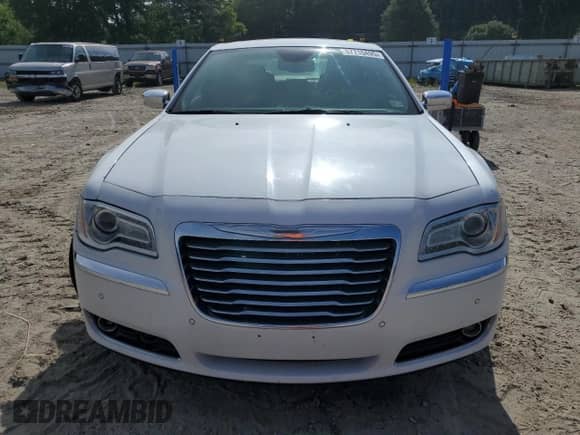 2014 Chrysler 300 C z VIN 2C3CCAEG9EH249114, wystawiony jako Copart lot #67710495 z przebiegiem 155 869 mil mil oraz Szkoda całkowita • Salvage title. Historia ofert i sprzedaży dostępna na DreamBid. Obrazek 5.