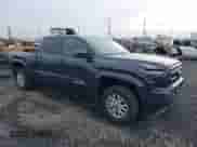 2024 Toyota Tacoma SR5 с VIN 3TMLB5JN7RM027267, выставлен на аукционе IAAI как лот 41502011 с пробегом 16 067 миль миль и . История ставок и продаж доступна на DreamBid. Изображение 1.