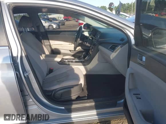 2017 Hyundai Sonata SE with VIN 5NPE24AF4HH486451, listed as a IAAI auction lot 42995702 with 96,836 mi miles and . Bid and sale history available at DreamBid. Image 5.