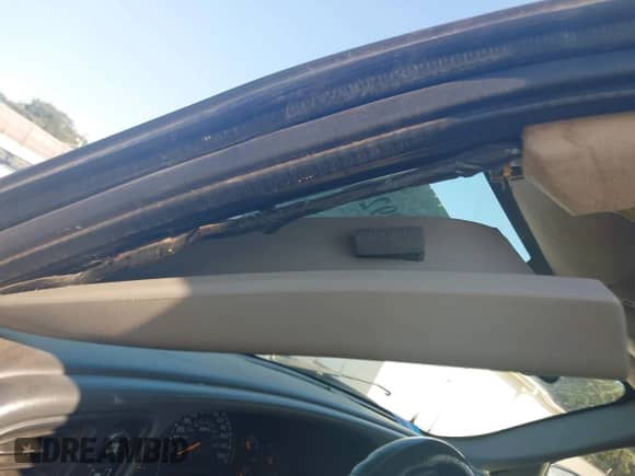 2005 Chevrolet Avalanche LS z VIN 3GNEK12Z65G206628, wystawiony jako IAAI lot #43299261 z przebiegiem 201 160 mil mil oraz . Historia ofert i sprzedaży dostępna na DreamBid. Obrazek 6.