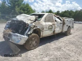 2019 Chevrolet Silverado 2500HD Work Truck z VIN 1GC1KREGXKF223350, wystawiony jako Copart lot #61665865 z przebiegiem 132 906 mil mil oraz Szkoda całkowita • Salvage title. Historia ofert i sprzedaży dostępna na DreamBid. Obrazek 1.