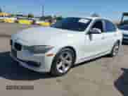 2013 BMW 3 Series 320i z VIN WBA3B1C59DK128930, wystawiony jako IAAI lot #43273640 z przebiegiem 177 775 mil mil oraz . Historia ofert i sprzedaży dostępna na DreamBid. Obrazek 2.