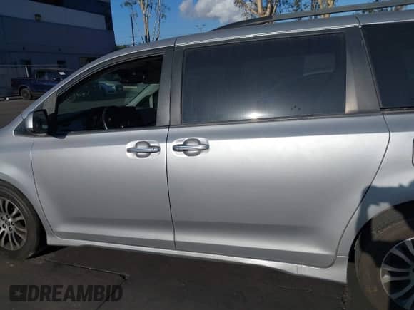 2018 Toyota Sienna XLE Auto Access Seat with VIN 5TDYZ3DC9JS910226, listed as a IAAI auction lot 43176597 with 67,476 mi miles and . Bid and sale history available at DreamBid. Image 15.