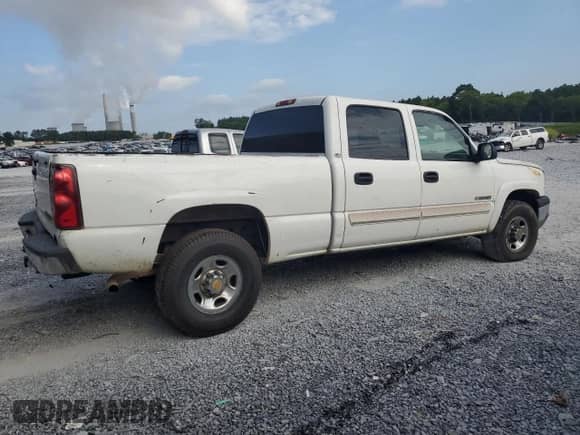 2005 Chevrolet Silverado 1500HD LS z VIN 1GCGC13U85F861330, wystawiony jako Copart lot #63416725 z przebiegiem Nie podano mil oraz Szkoda całkowita • Salvage title. Historia ofert i sprzedaży dostępna na DreamBid. Obrazek 3.
